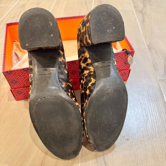 Tory Burch 55MM Multi Logo Leopard Print Heels - Picture 8 of 9